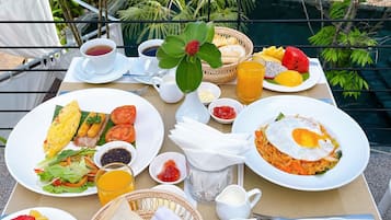 Daily continental breakfast (USD 5 per person)