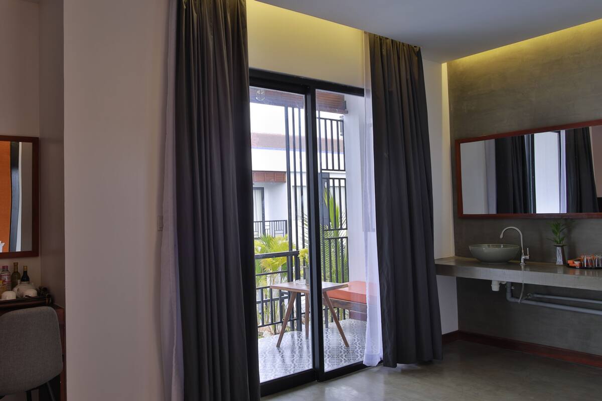 deluxe family room, balcony, pool view - free bus station pick up | view from room