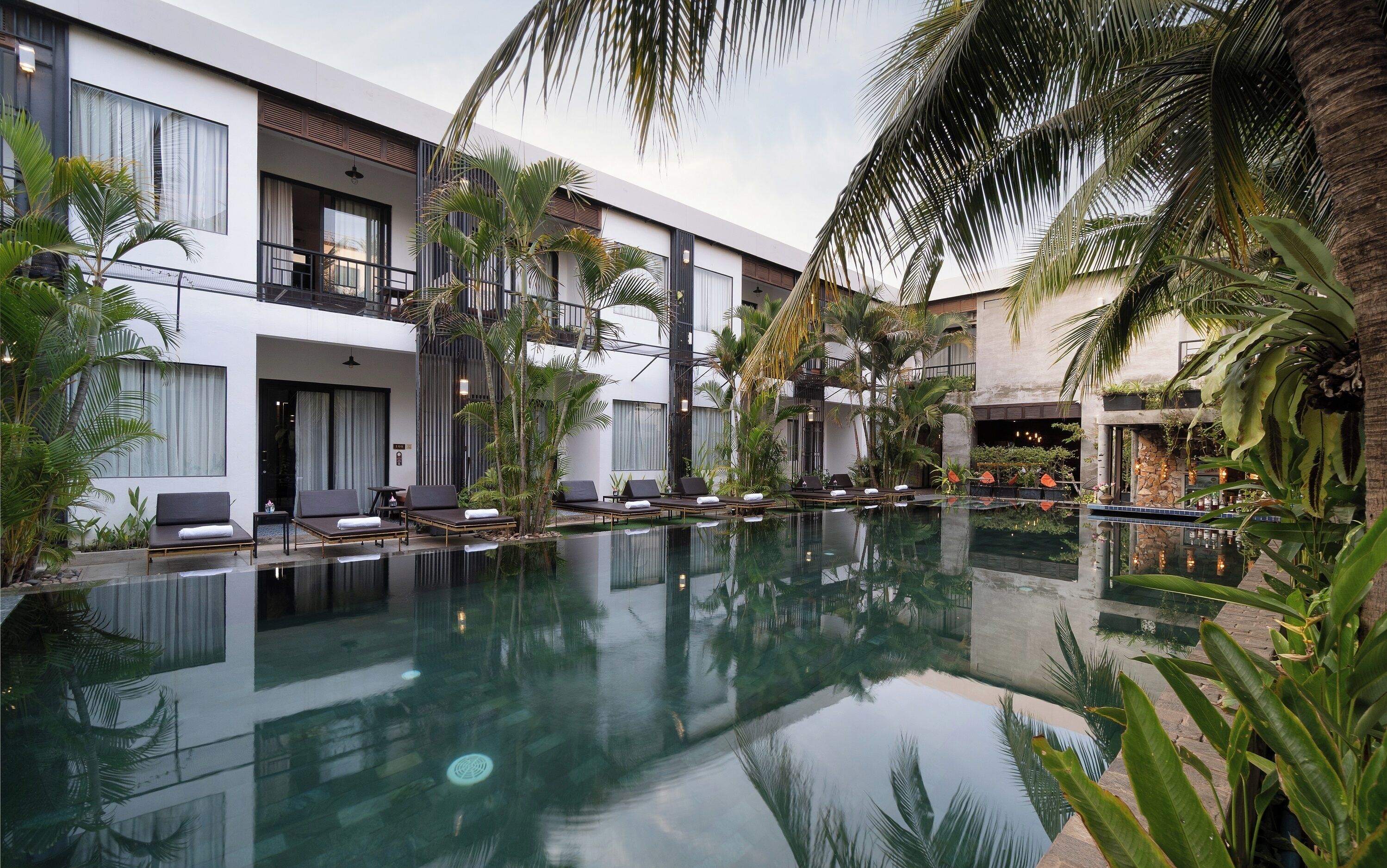 Outdoor pool, pool umbrellas, sun loungers