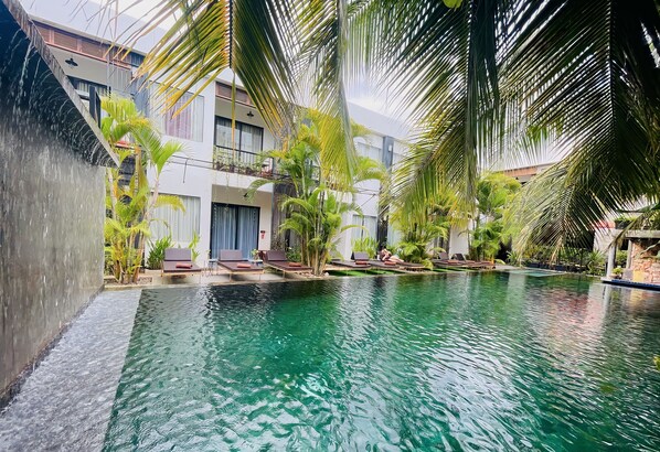 Outdoor pool, pool umbrellas, sun loungers