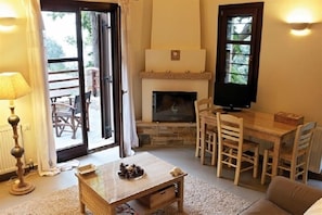 樓中樓客房, 壁爐 | 起居區 | 19-吋平面電視、數位頻道、電視