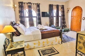 Habitación doble (ROMANCE) | Caja fuerte, escritorio, sistema de insonorización y wifi gratis