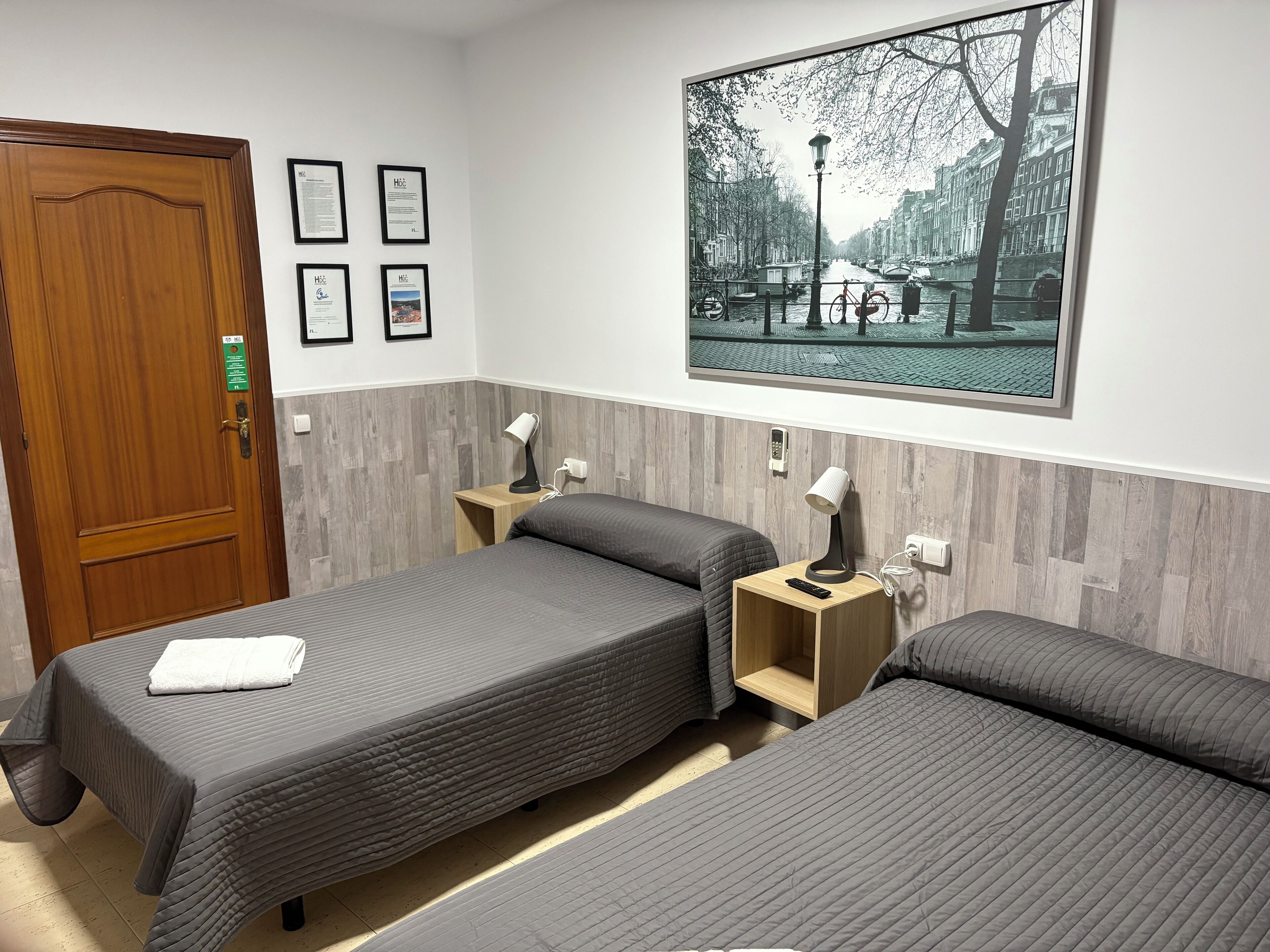 Habitación doble | Camas extra, wifi gratis y ropa de cama 