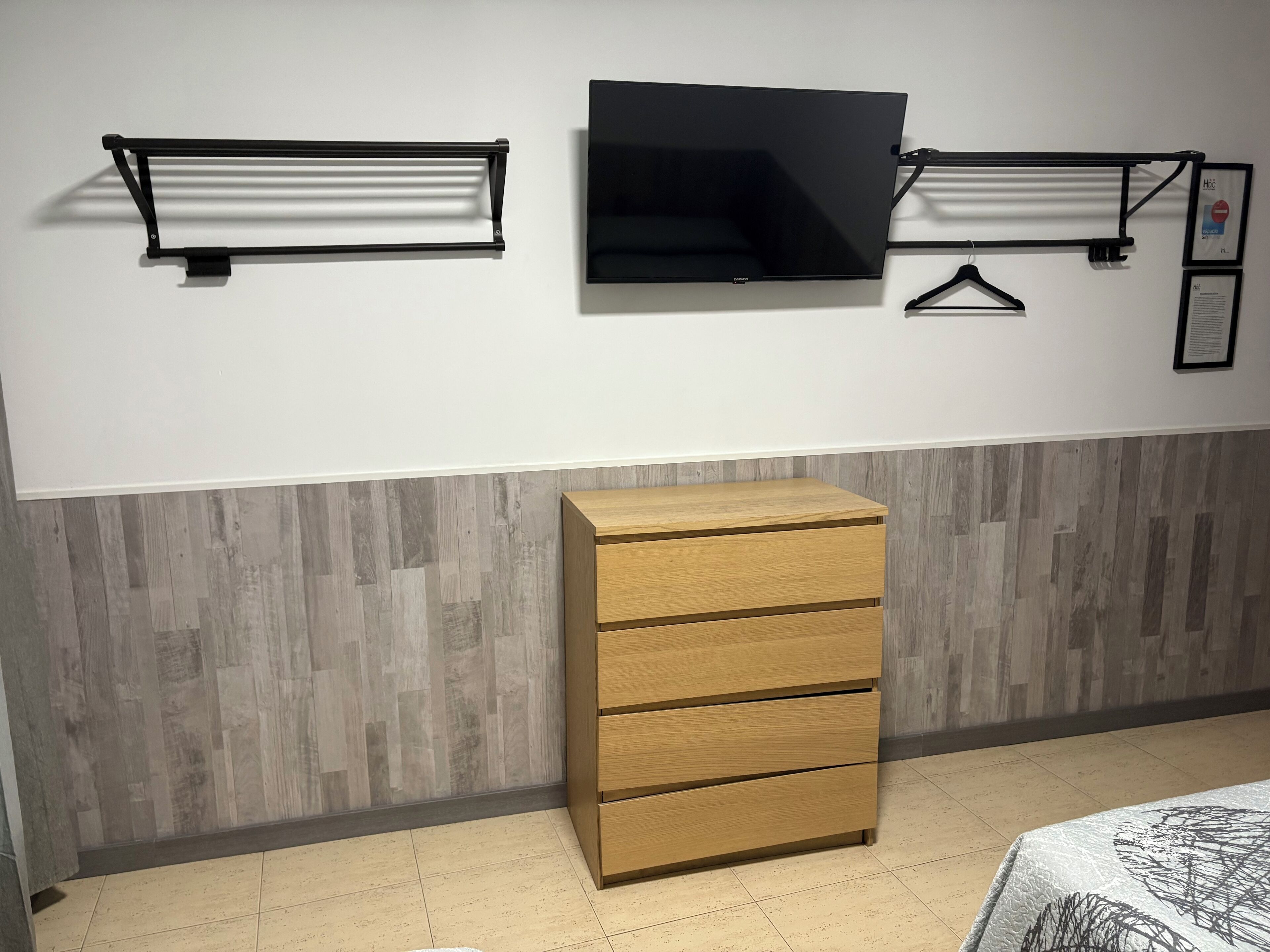 Camas extra, wifi gratis y ropa de cama 