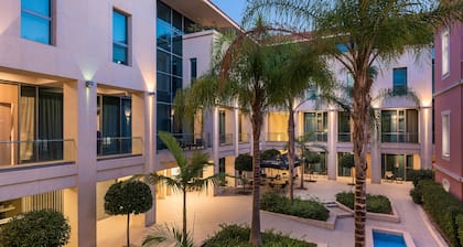 Trianon Luxury Apartments & Suites