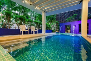 Innendørsbasseng og utendørsbasseng