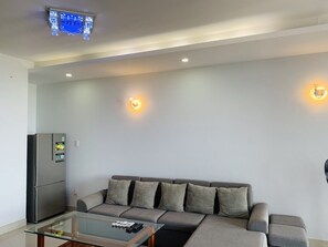 43 インチの液晶テレビ (ケーブル放送視聴可)、テレビ