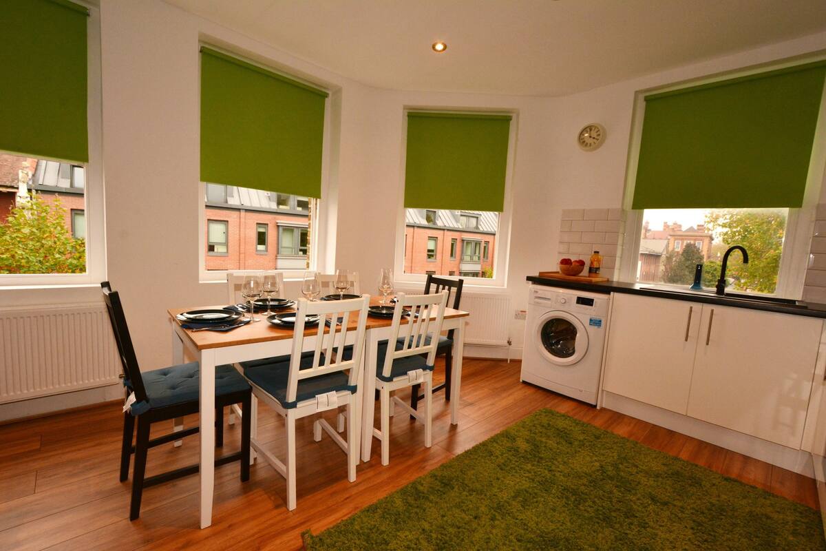 Appartement Majestueux, plusieurs lits, vue ville | Cuisine privée | Réfrigérateur, micro-ondes, cafetière/bouilloire