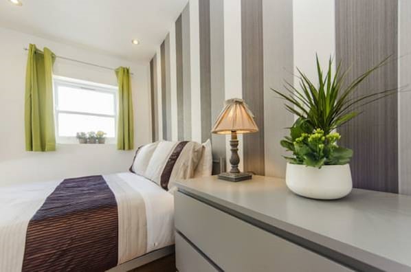 Family Apartment, Multiple Beds, City View | Premium bedding, soundproofing, iron/ironing board, free WiFi - Grand Apartments Fulham Palace (London)