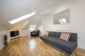 Family Apartment, Multiple Beds, City View | Living room | Flat-screen TV - Grand Apartments Fulham Palace (London)
