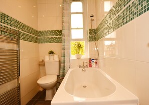 Bathroom - Grand Apartments Fulham Palace (London)