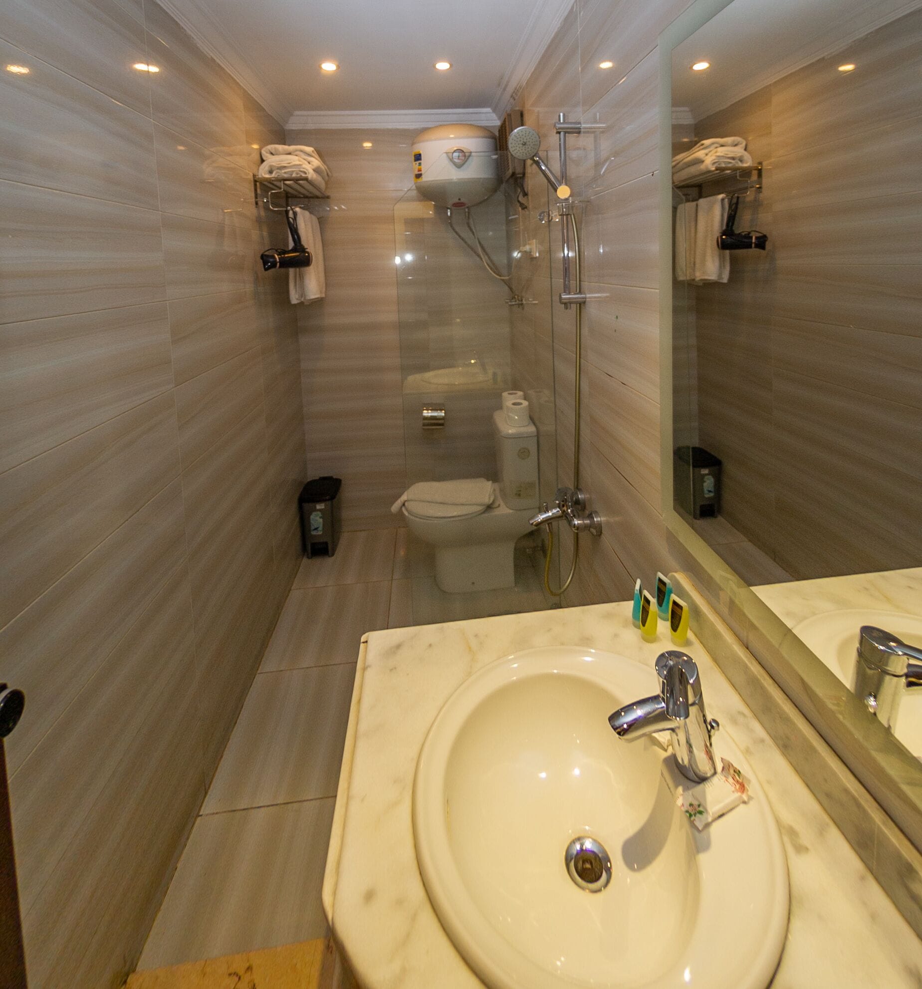 shower, free toiletries, bidet, towels