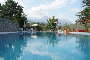 Außenpool, Liegestühle