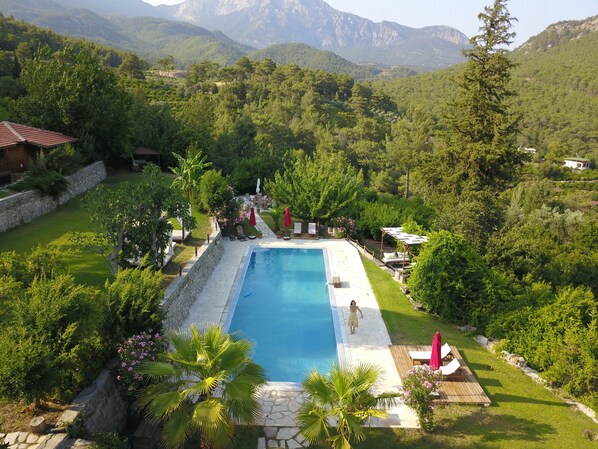 Außenpool, Liegestühle