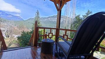 Suite Deluxe, patio, vista montagna | Terrazza/patio