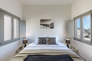 파노라믹 빌라, 침실 1개, 온수 욕조, 바다 전망 (Top Caldera) | 고급 침구, 객실 내 금고, 각각 다른 스타일의 인테리어, 방음 설비