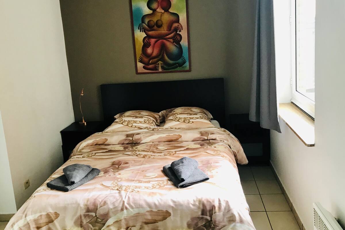 BEAUTIFUL TWO BEDROOM APARTMENT (3C) | Seprai premium dan didekorasi berbeda-beda