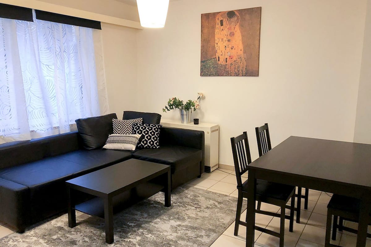 VERY COZY APARTMENT (9B) | Seprai premium dan didekorasi berbeda-beda