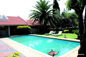 Hồ bơi ngoài trời 