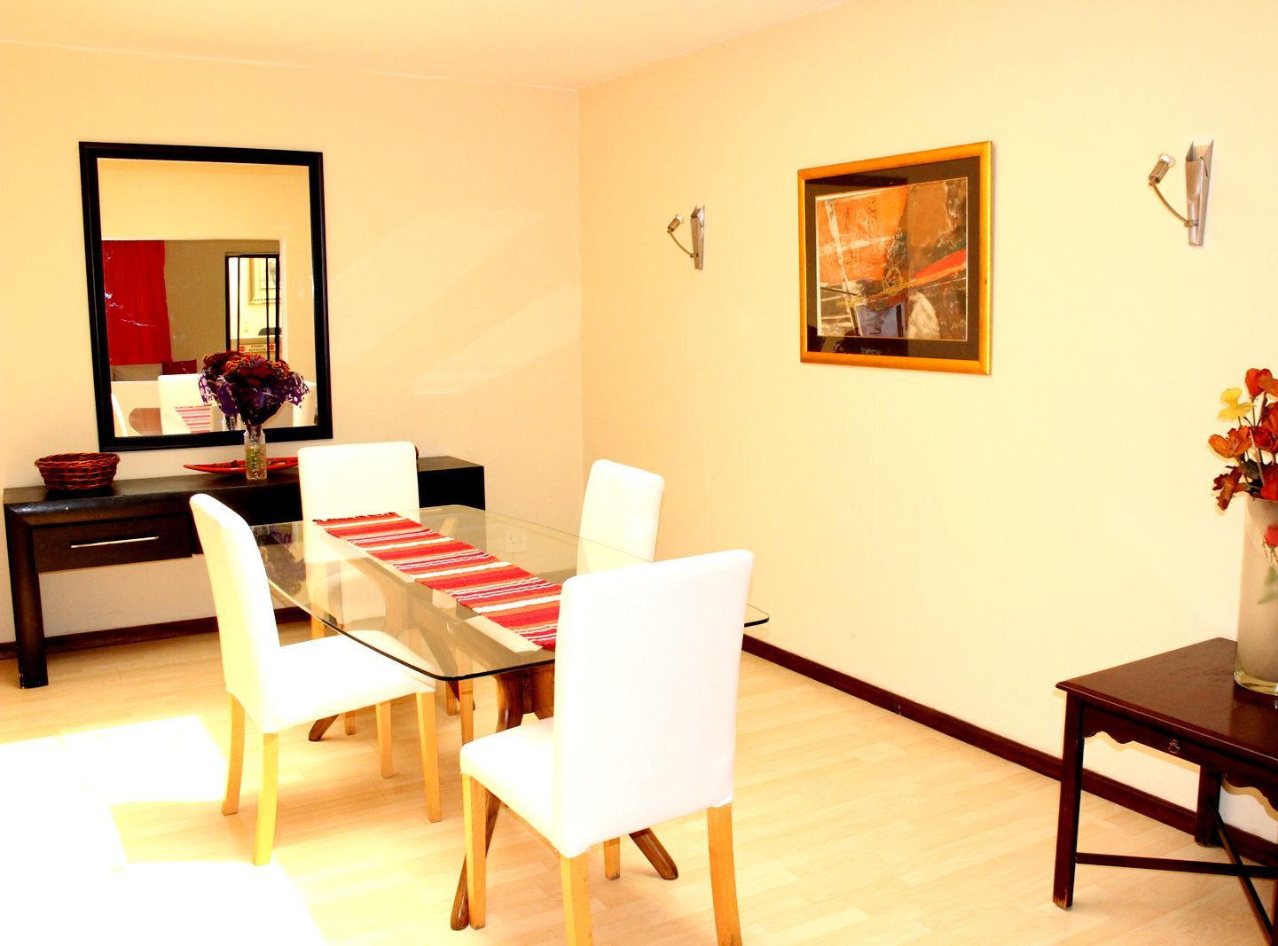 Phòng đôi Exclusive (1) | Khu ăn uống