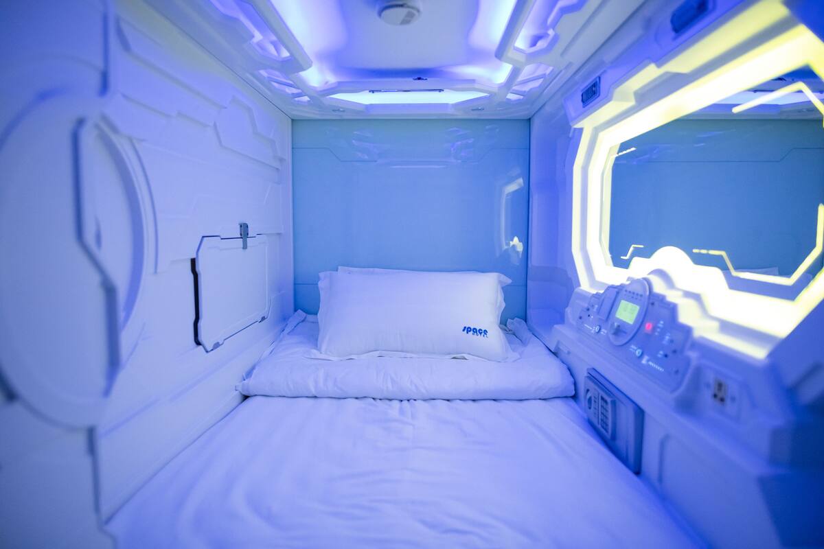 Single Capsule Bed - 8 Female | In-room safe, iron/ironing board, WiFi (free), bed sheets