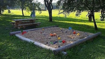Área de juegos infantiles al aire libre