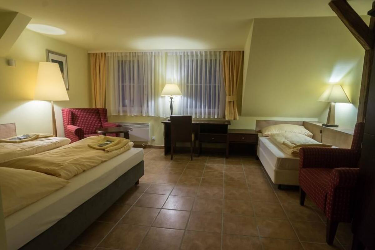 Free WiFi, bed sheets