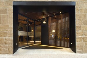Property entrance - Palacio Tondon, Autograph Collection (Brinas)