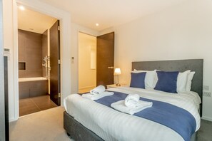 复式, 2 间卧室 | 1 多间卧室、熨斗/熨衣板、免费 WiFi、床单