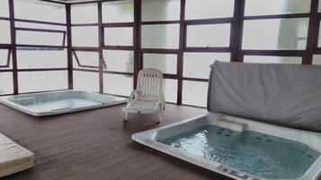 Bain à remous intérieur