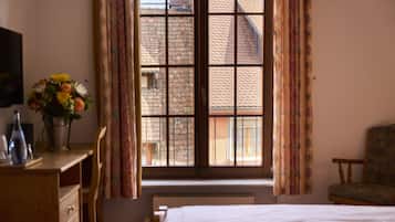Basic Double Room | Hypo-allergenic bedding, individually decorated, individually furnished