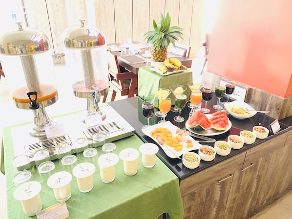 Daily buffet breakfast for a fee