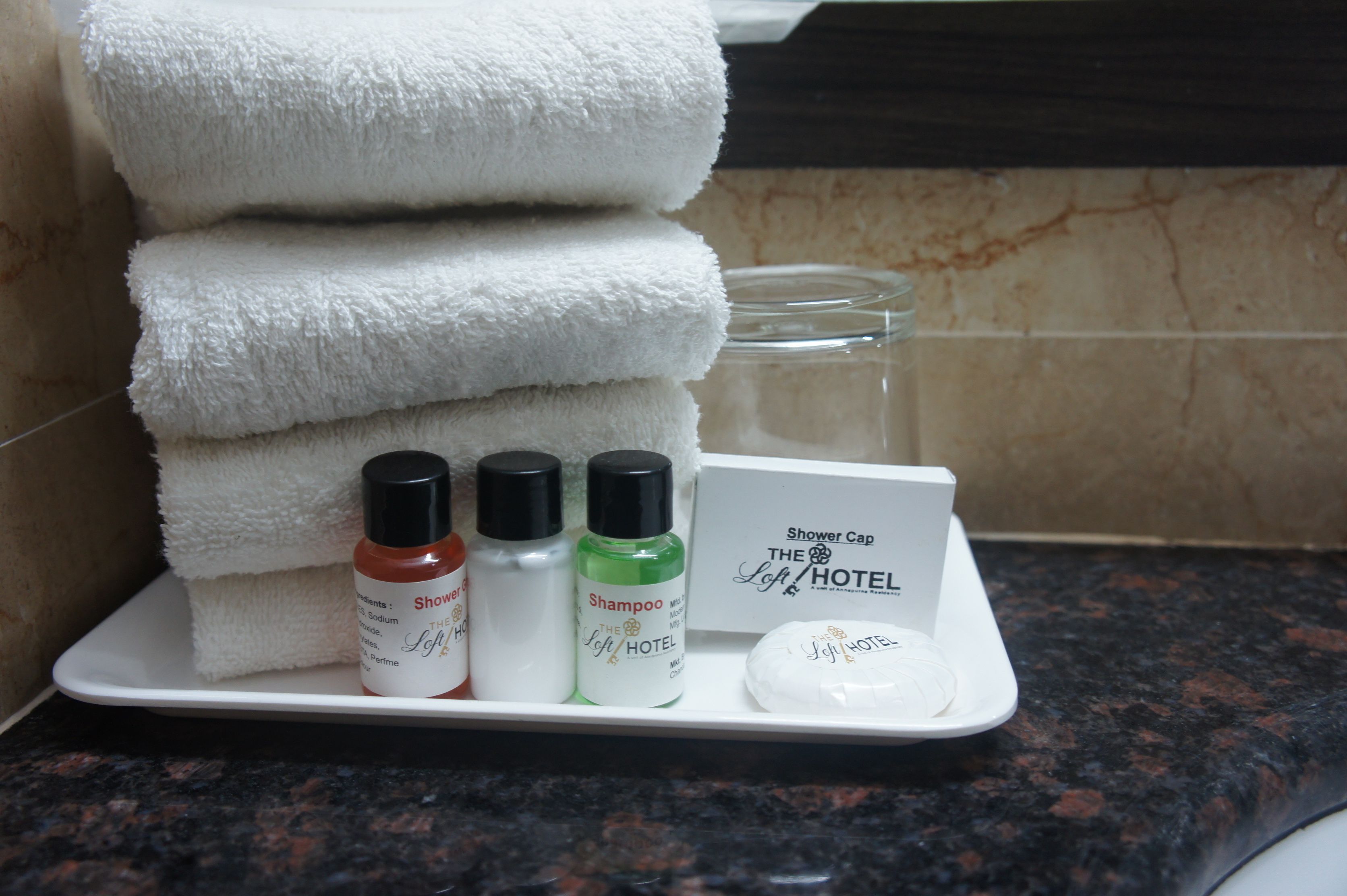 city suite, 1 king bed, city view | bathroom amenities | shower, free toiletries, hair dryer, slippers