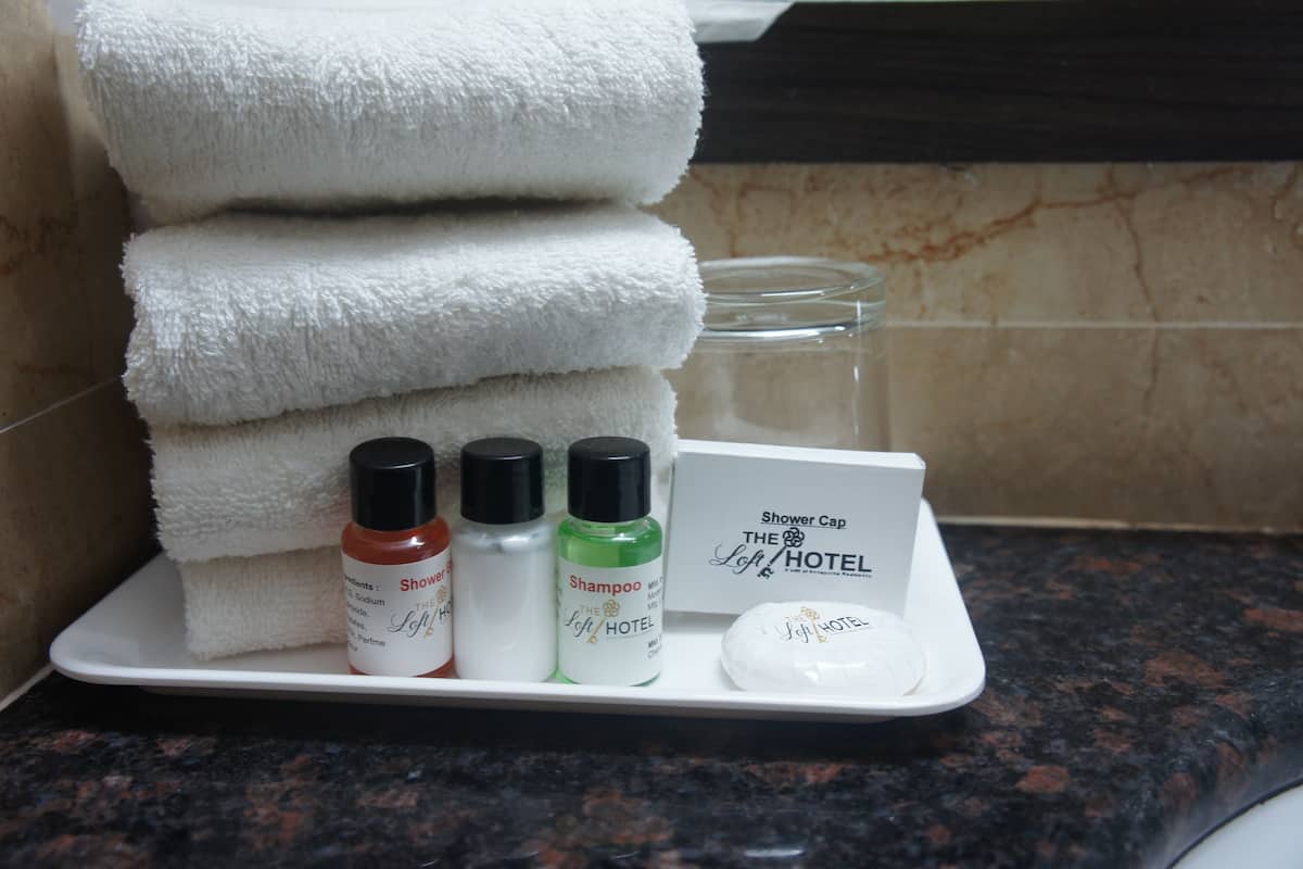 city suite, 1 king bed, city view | bathroom amenities | shower, free toiletries, hair dryer, slippers