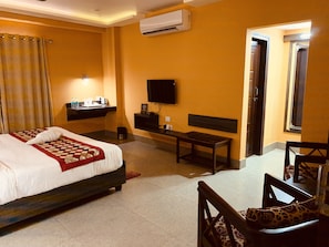 Executive Double Room, 1 King Bed | 1 bedroom, desk, iron/ironing board, rollaway beds