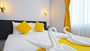 ミニバー、セーフティボックス (室内)、デスク、WiFi (無料)