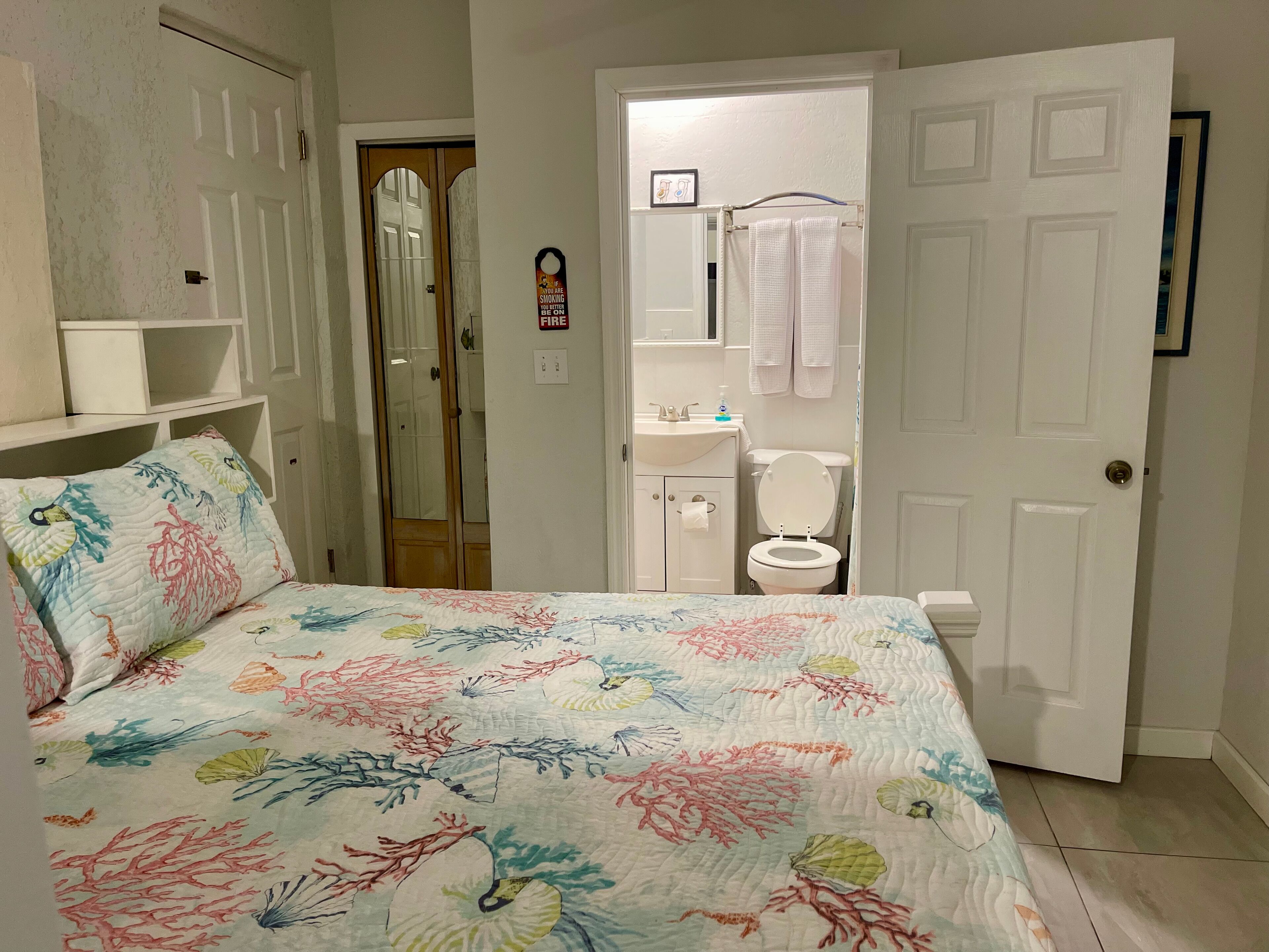 Comfort Studio, 1 Queen Bed | Bathroom | Combined shower/tub, rainfall showerhead, free toiletries, towels
