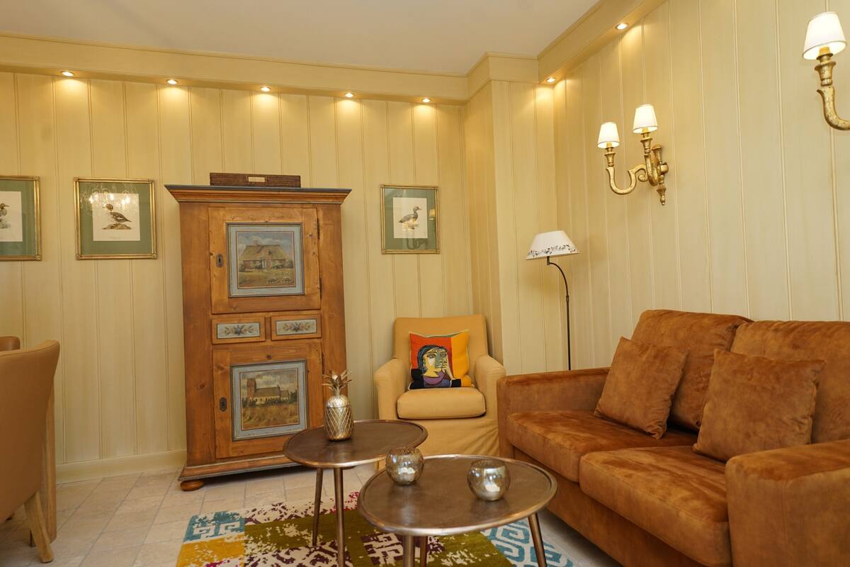 Deluxe Apartment, Private Bathroom | Lounge