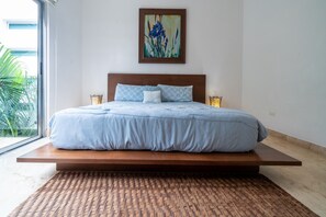 1 habitación, caja de seguridad en la habitación y escritorio 