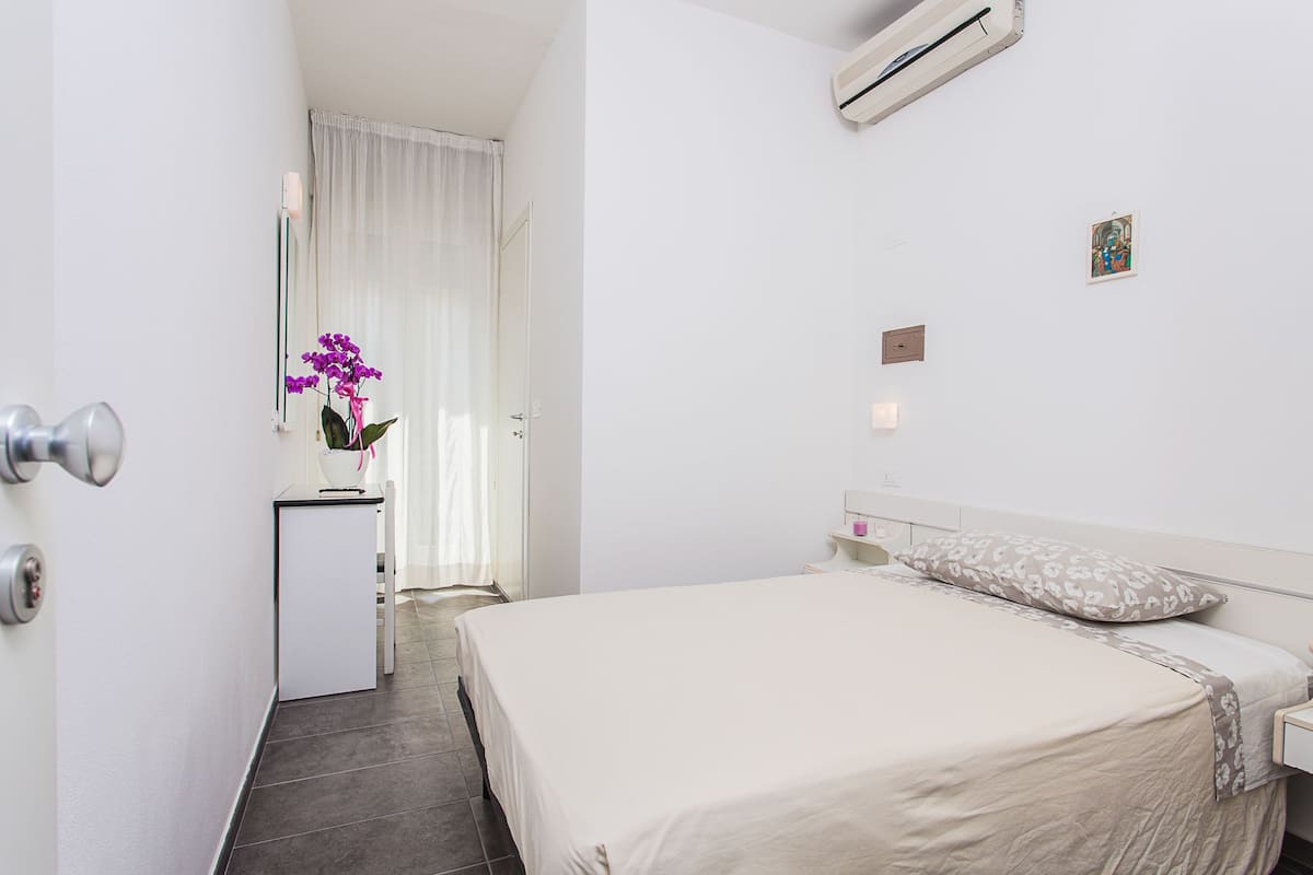 Kamar Double untuk 1 Orang, 1 kamar tidur | Brankas, meja kerja, setrika/meja setrika, dan Wi-Fi gratis