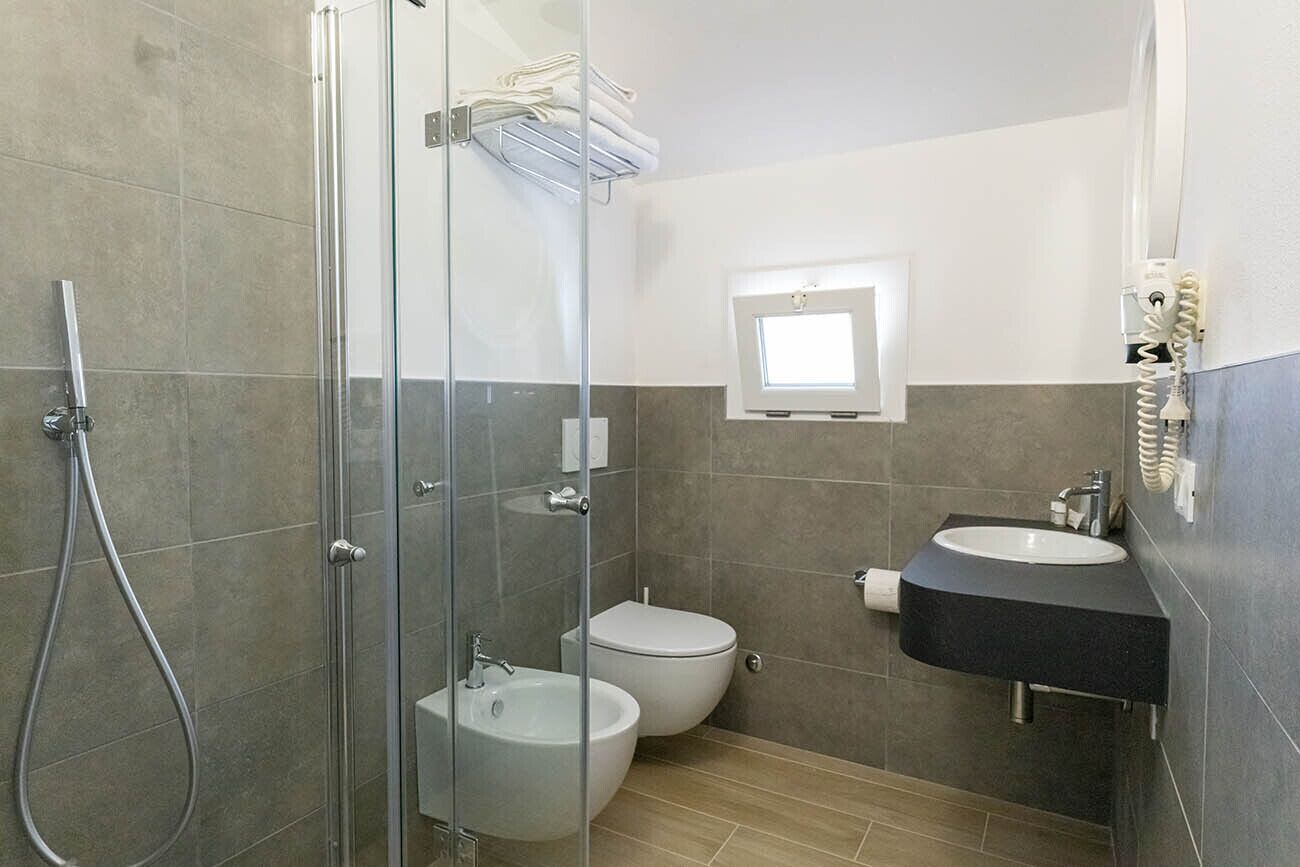 double or twin room, balcony | bathroom | shower, free toiletries, hair dryer, bidet
