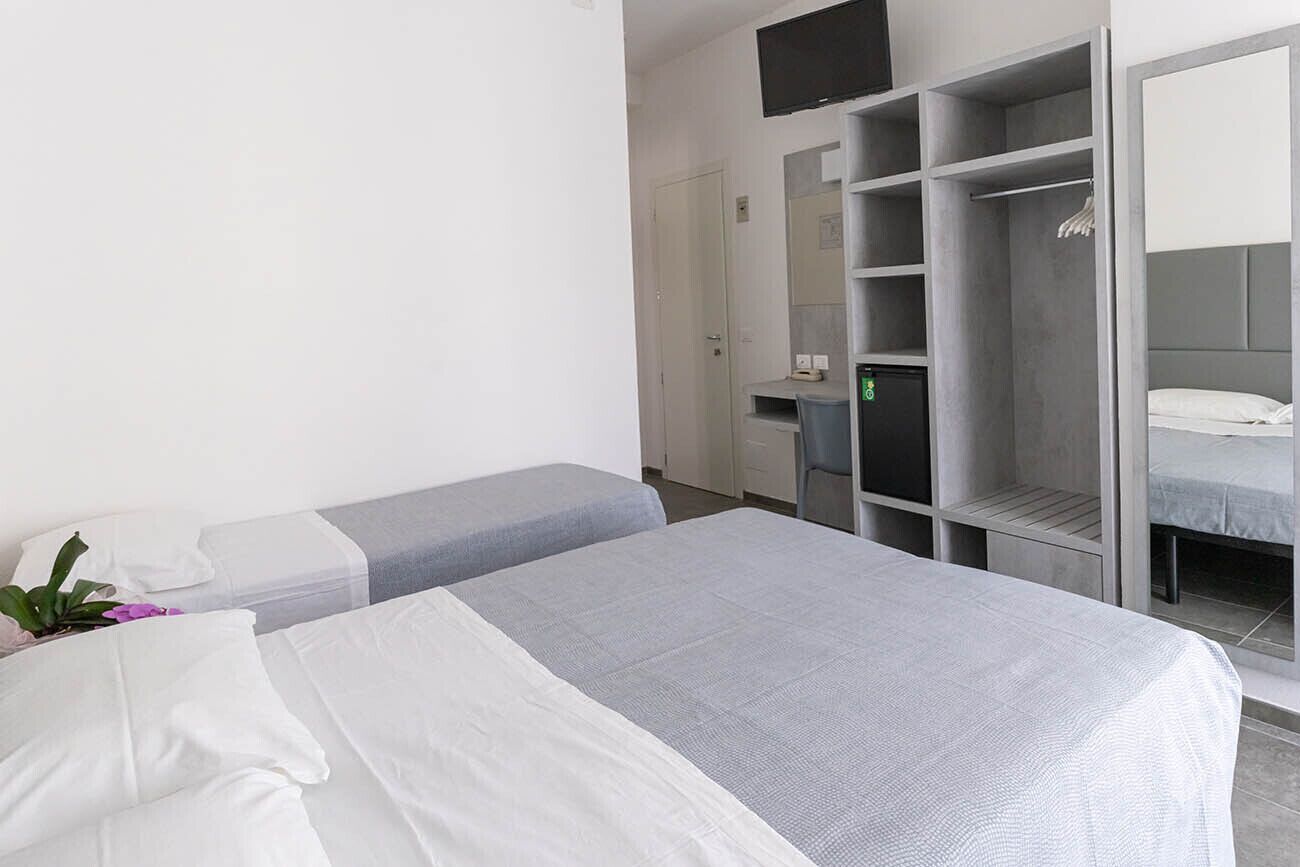 triple room, balcony | in-room safe, desk, iron/ironing board, free wifi