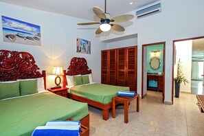 Family Villa, 4 Bedrooms, Beachfront | 1 chambre, coffres-forts dans les chambres, bureau