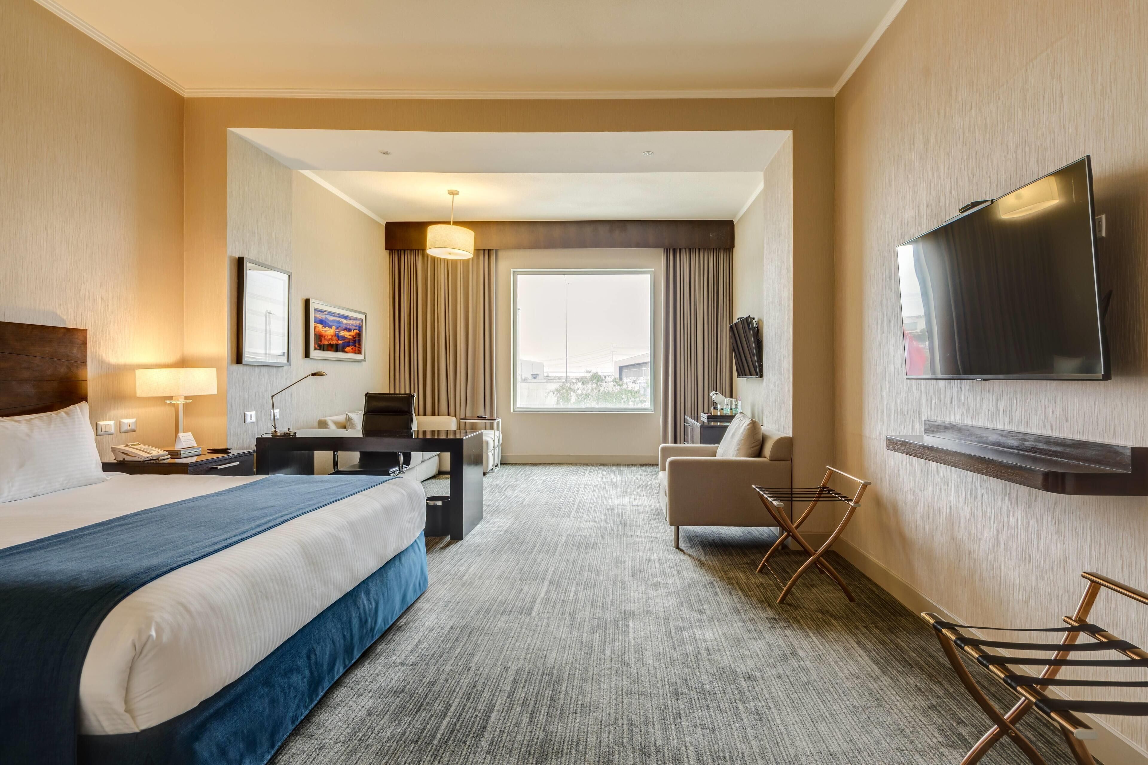 家庭客房, 1 張特大雙人床, 非吸煙房 (Deluxe) | 義大利 Frette 床單、高級寢具、舒適加層、迷你吧