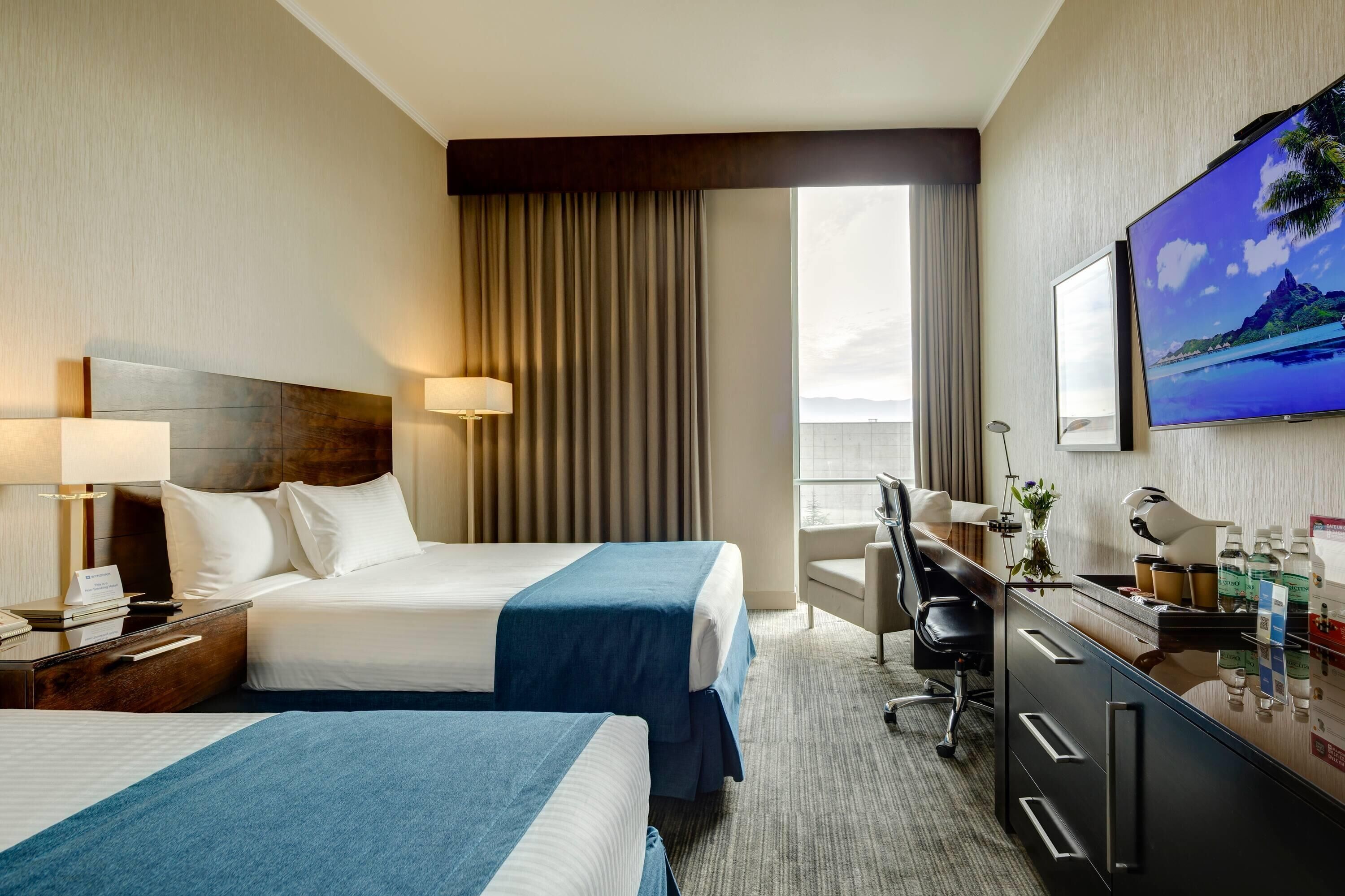 客房, 2 張加大雙人床, 非吸煙房 | 義大利 Frette 床單、高級寢具、舒適加層、迷你吧