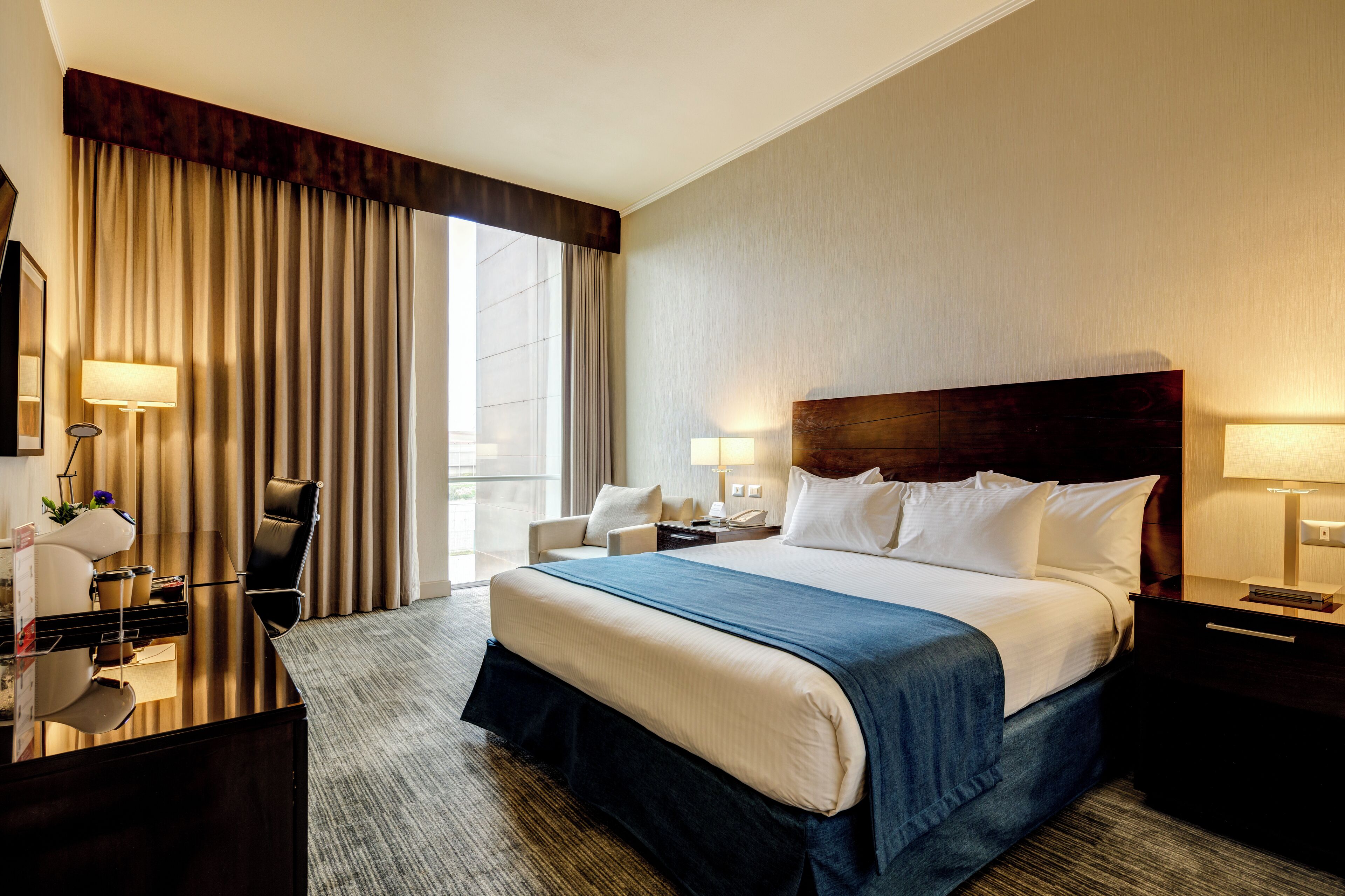 Habitación, 1 cama King size, para no fumadores | Servicio de la propiedad