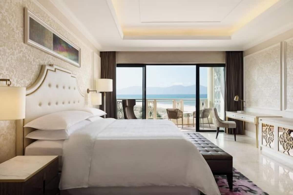 1 bedroom, premium bedding, minibar, in-room safe