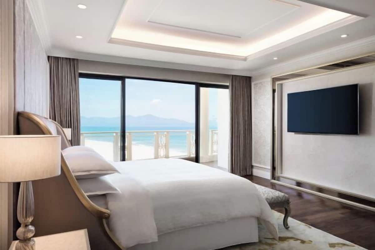 1 bedroom, premium bedding, minibar, in-room safe