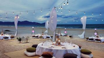 Private beach, white sand, snorkelling, beach bar