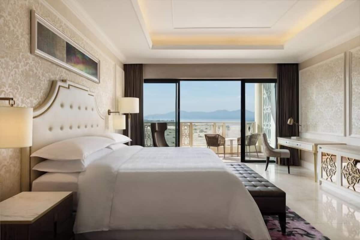 1 bedroom, premium bedding, minibar, in-room safe